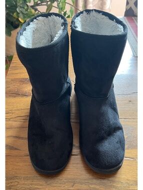 # 220 DAWGS faux suede black winter boots